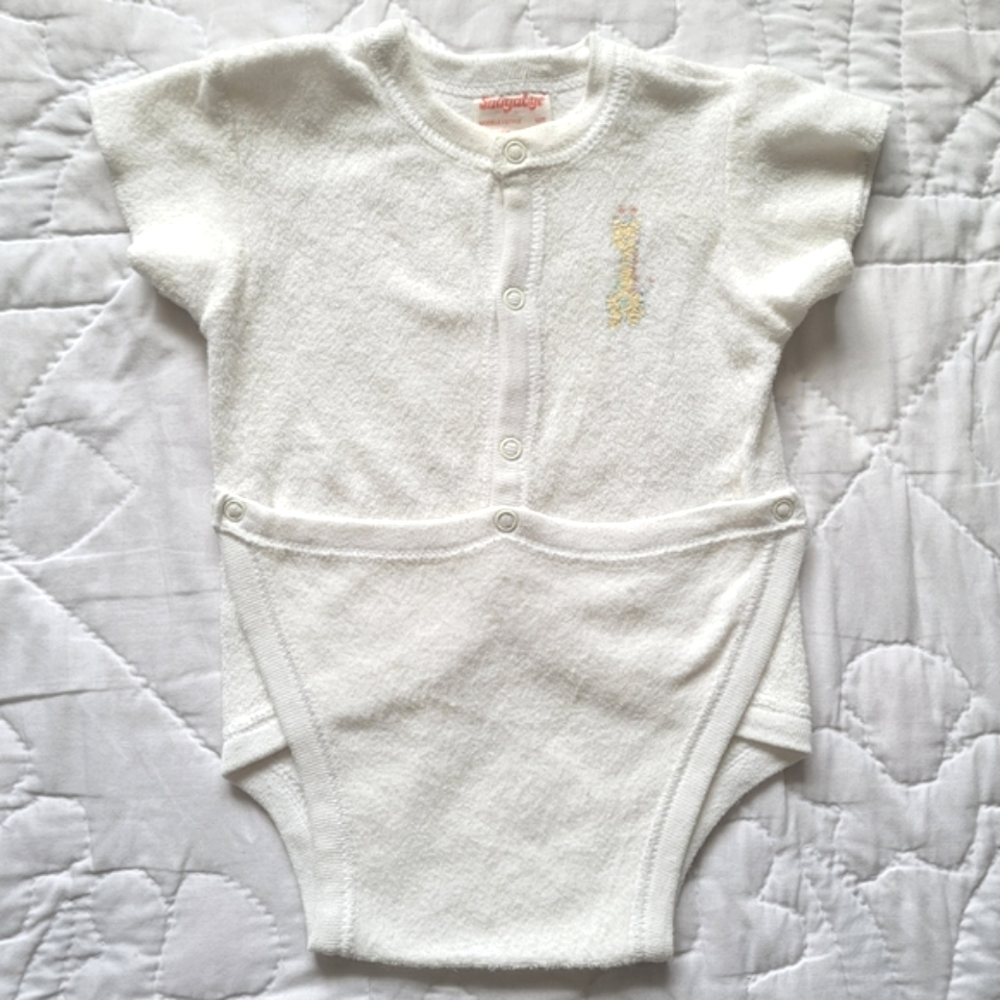 10/$20 ❄️ Snugabye Onesie
